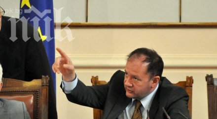 миков води лекция възстановява доверието демокрацията