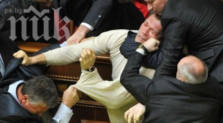 украински депутат нокаутира колега