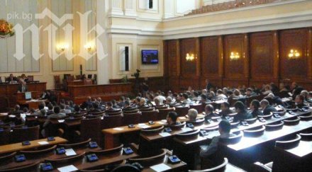 депутати заседават парламента разгара протеста сряда