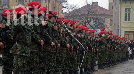поиска увеличаване бюджета отбрана заради социални политики