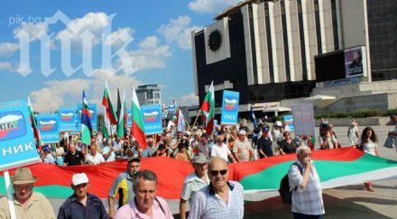 недоволни правителството орешарски окупират ндк