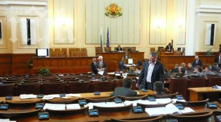 депутатите обсъждат два енергийни закона