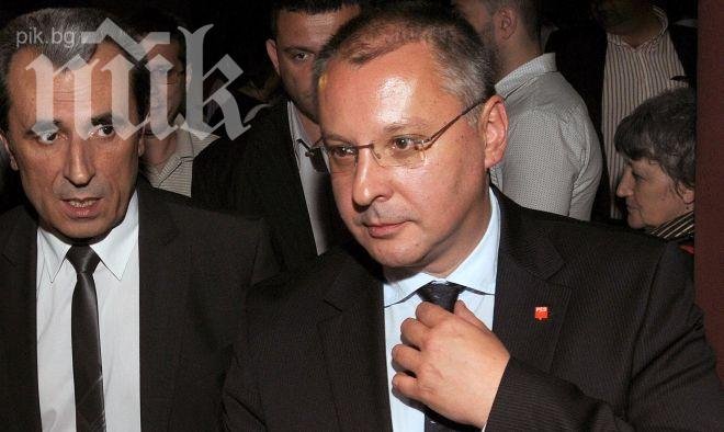 Станишев си тръгна мълчалив от Националния съвет на БСП