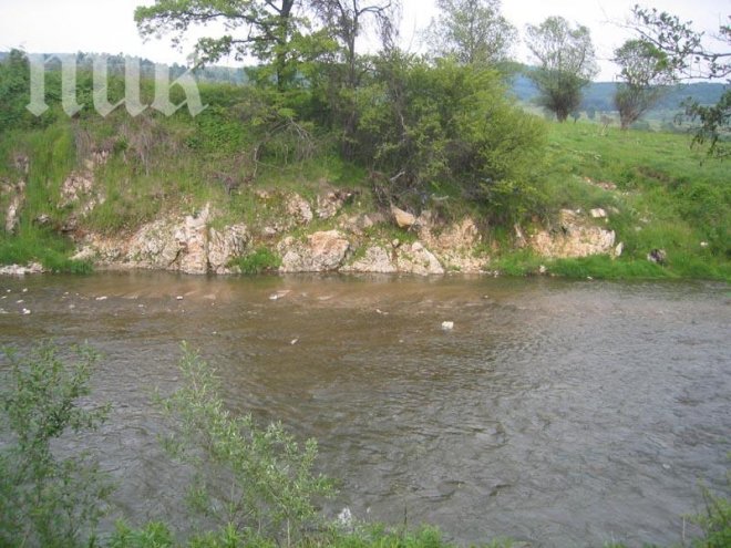 Труп на жена е открит в река Янтра