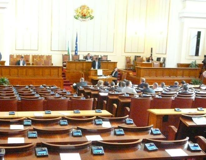 Приеха спешните промени в Закона за енергетиката, които щели да свалят цената на тока