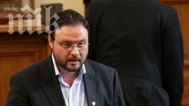 От „Атака“ се чудят защо хората не протестират срещу Иван Костов