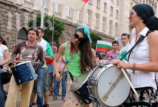 Стари муцуни от зората на демокрацията дойдоха на протеста