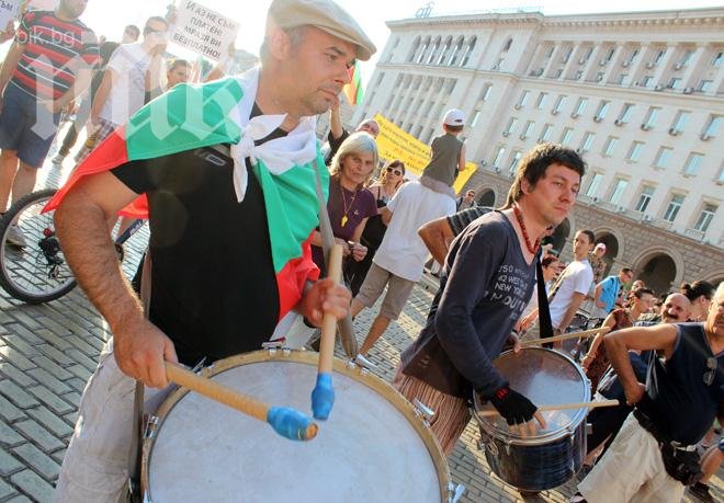 Полицията задържа мъж сред митингуващите