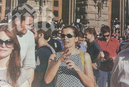 Юлияна Плевнелиева протестира срещу Пеевски