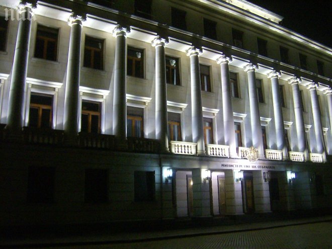 Освободиха директор на военна агенция