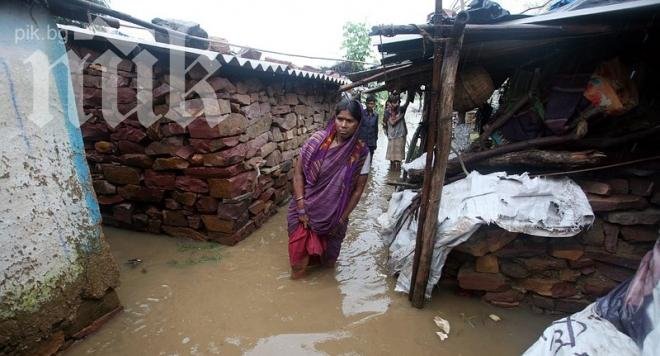 Над 120 души загинаха при наводненията в Индия