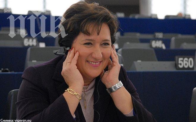 Шефката на жените в ПЕС: Борисов застрашаваше демокрацията ви