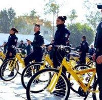 Заради липса на бензин: Полицаи в Мексико яхнаха колела 