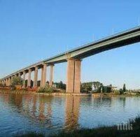 ТРАГЕДИЯ: Отчаян самоубиец се хвърли от Аспаруховия мост