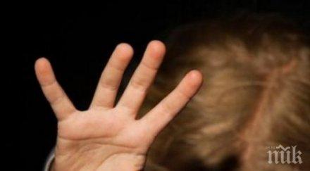 брутално училище близнаци спретнаха силова групировка събличат съученици бият