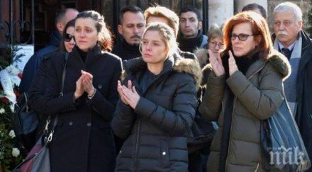 разтърсващи снимки алекс сърчаджиева плаче неутешимо ковчега иван ласкин галерия