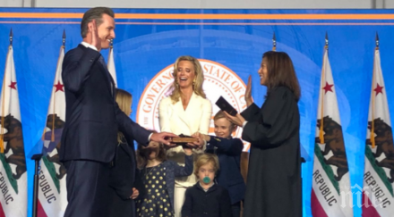 новият губернатор калифорния разкритикува администрацията доналд тръмп