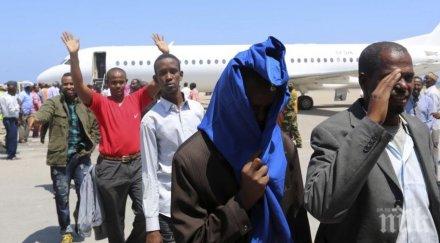 мигранти пребиха гръцки свещеник