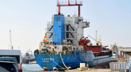 моряците арестувания кораб оставени без храна