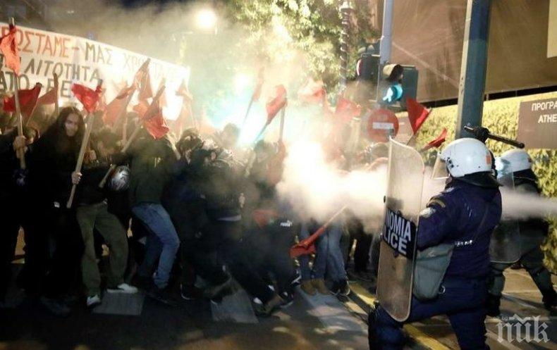 Разгониха със сълзотворен газ протестиращите срещу визитата на Меркел в Атина