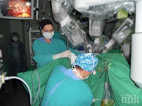 В Плевен извършиха две онкологични операции с последно поколение робот Да Винчи