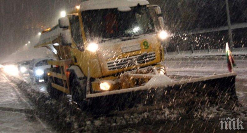Тежка зимна обстановка в Смолянско: Всички превозни средства трябва да са с вериги