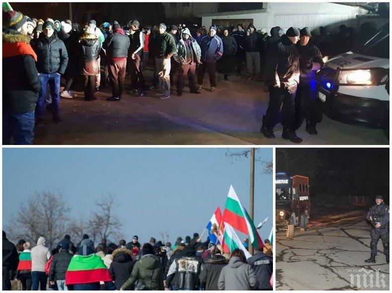 СТРАШНО: Цигани плашат жена от Войводиново заради протестите - щели да из*укат и малките деца в селото (СНИМКИ 18+)
