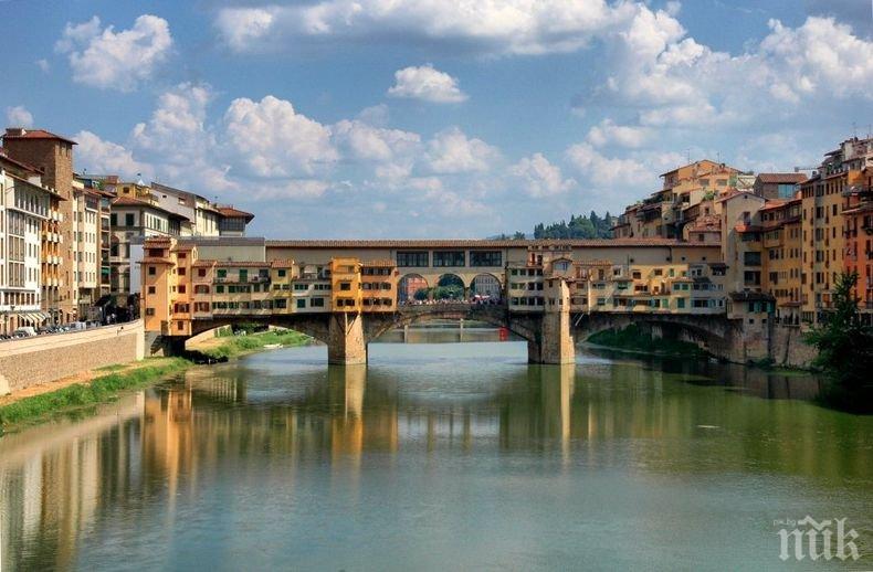 Солена за глоба за 15-годишна гъркиня, драскала по средновековен мост във Флоренция