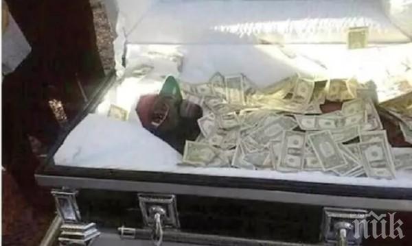 Погребаха мъж от Уганда с 1600 долара, за да умилостиви Бог