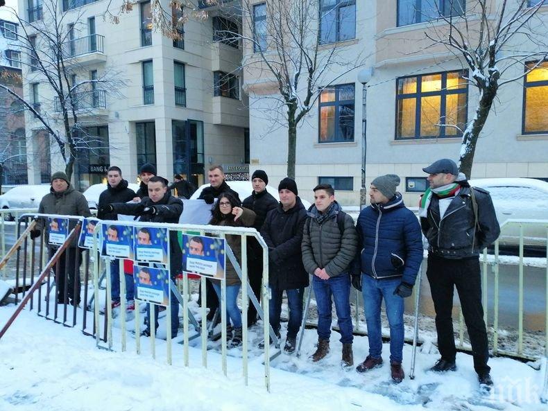 ВМРО атакува Макрон в София (СНИМКИ)