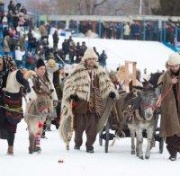 ТРАДИЦИИ: Над 3000 кукери се събраха на фестивал в Симитли 
