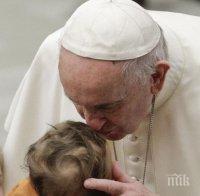 Папата с важен съвет към родителите по време на кръщене в Сикстинската капела