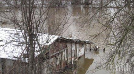 велека преля ограничиха движението пътя ахтопол синеморец