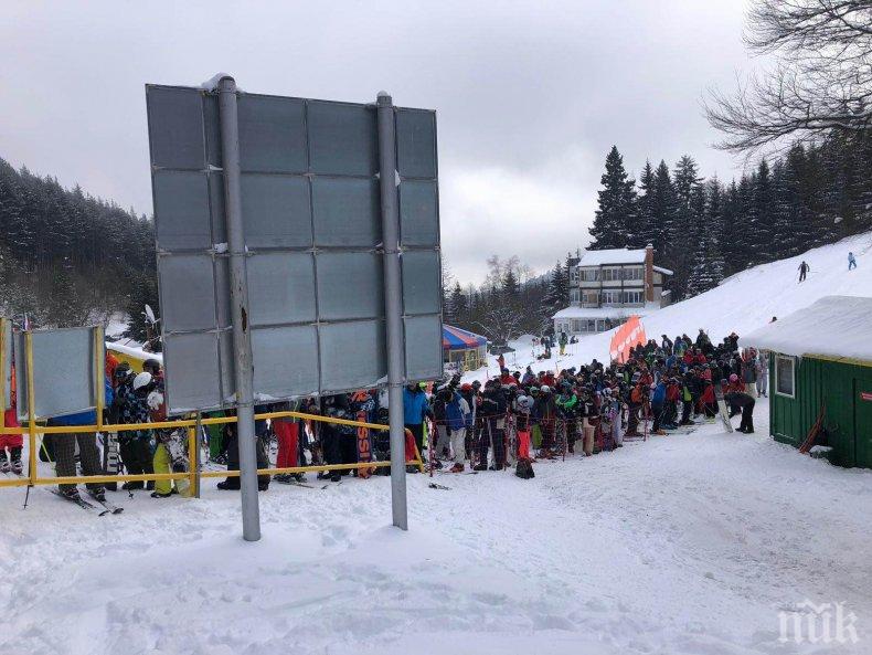 Втори ден се вият опашки на Витоша