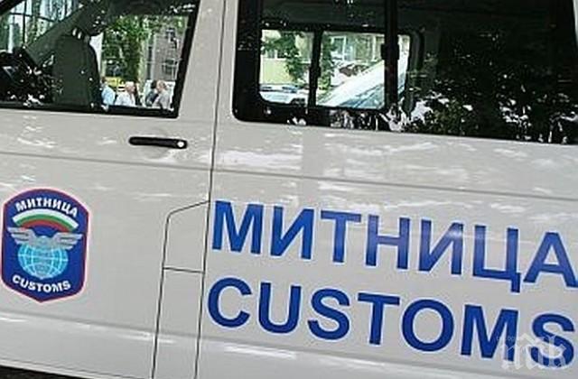 Митничари заловиха 30 305 недекларирани лева в „Порше Кайен“, водачът датчанин налита на бой