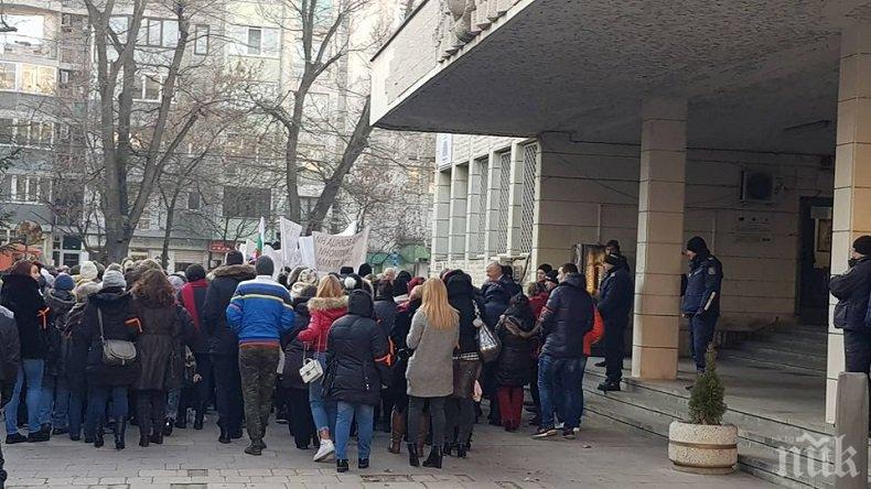 Стотици работници в Пловдив излязоха на протест за цената на тока