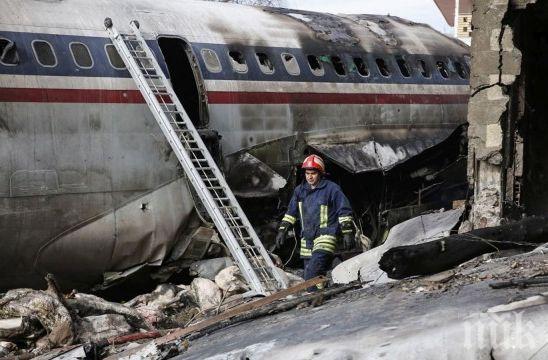 СТРАШЕН ИНЦИДЕНТ: „Боинг“ 707 се разби край Техеран, изпод развалините вадят трупове (ВИДЕО)