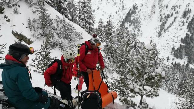 ОТ ПОСЛЕДНИТЕ МИНУТИ: Спасяват петима македонски сноубордисти в Пирин