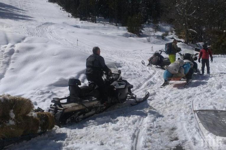 Обилен снеговалеж откъсна села в Кюстендилско от света