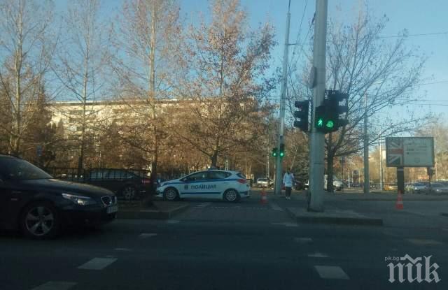 Ситроен и патрулка се помляха в Пловдив (СНИМКИ)