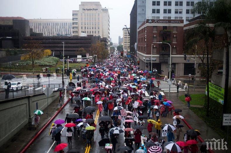 В стачка на учителите в Лос Анджелис се включиха над 30 000 души