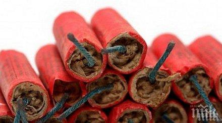 полицаи иззеха арсенал взривове къща