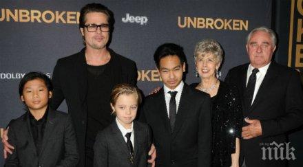 драма майката брад пит никога простя анджелина разруши живота сина