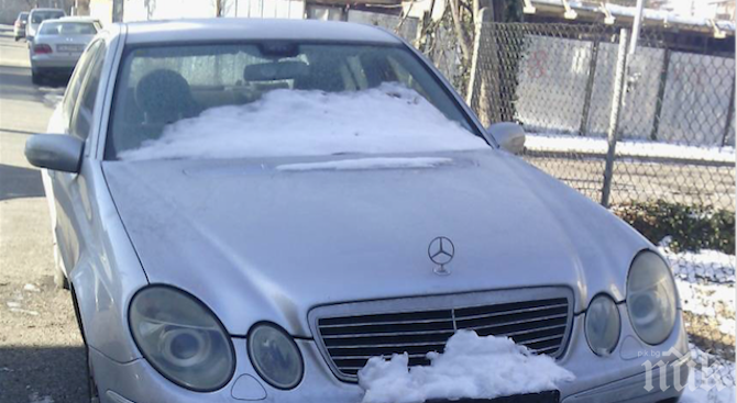 НА ТРУПЧЕТА: Свалиха номерата на шофьорка, докато е в чужбина (СНИМКИ)