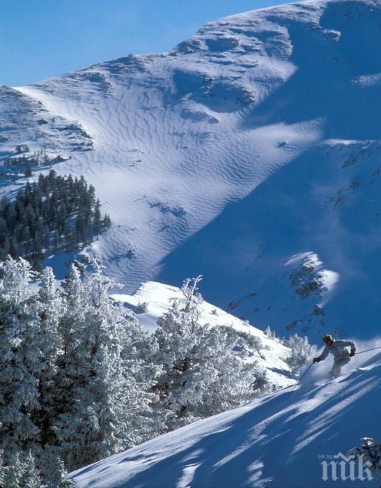 Лавина в американски зимен курорт уби скиор, друг бере душа