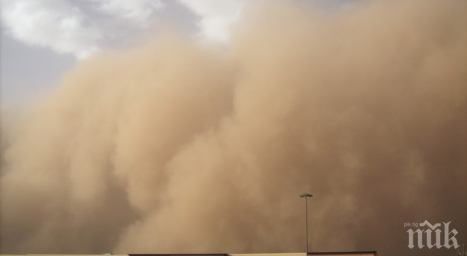 Серия верижни катастрофи станаха днес в Турция заради мощна пясъчна буря