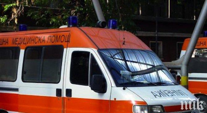 КРЪВ НА ПЪТЯ: Тежка катастрофа в Пловдив, пожарникари режат ламарини на колата да извадят пострадалите (СНИМКИ)