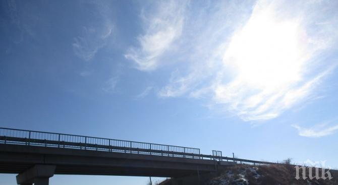 АПИ: Откраднати са десетки метри парапети и мантинели от магистрала Марица (СНИМКА)