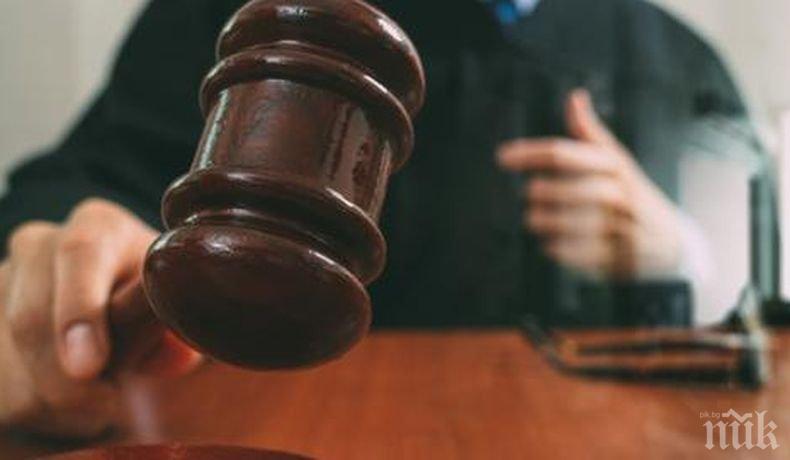 Съд върна на работа уволнения директор на гимназия в село в Романско