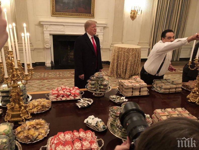 Белият дом остана без готвачи, Тръмп поръчва хамбургери и картофки със собствени пари